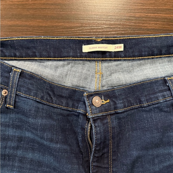 Levi's Women's Classic Bootcut Jeans - Picture 4 of 6